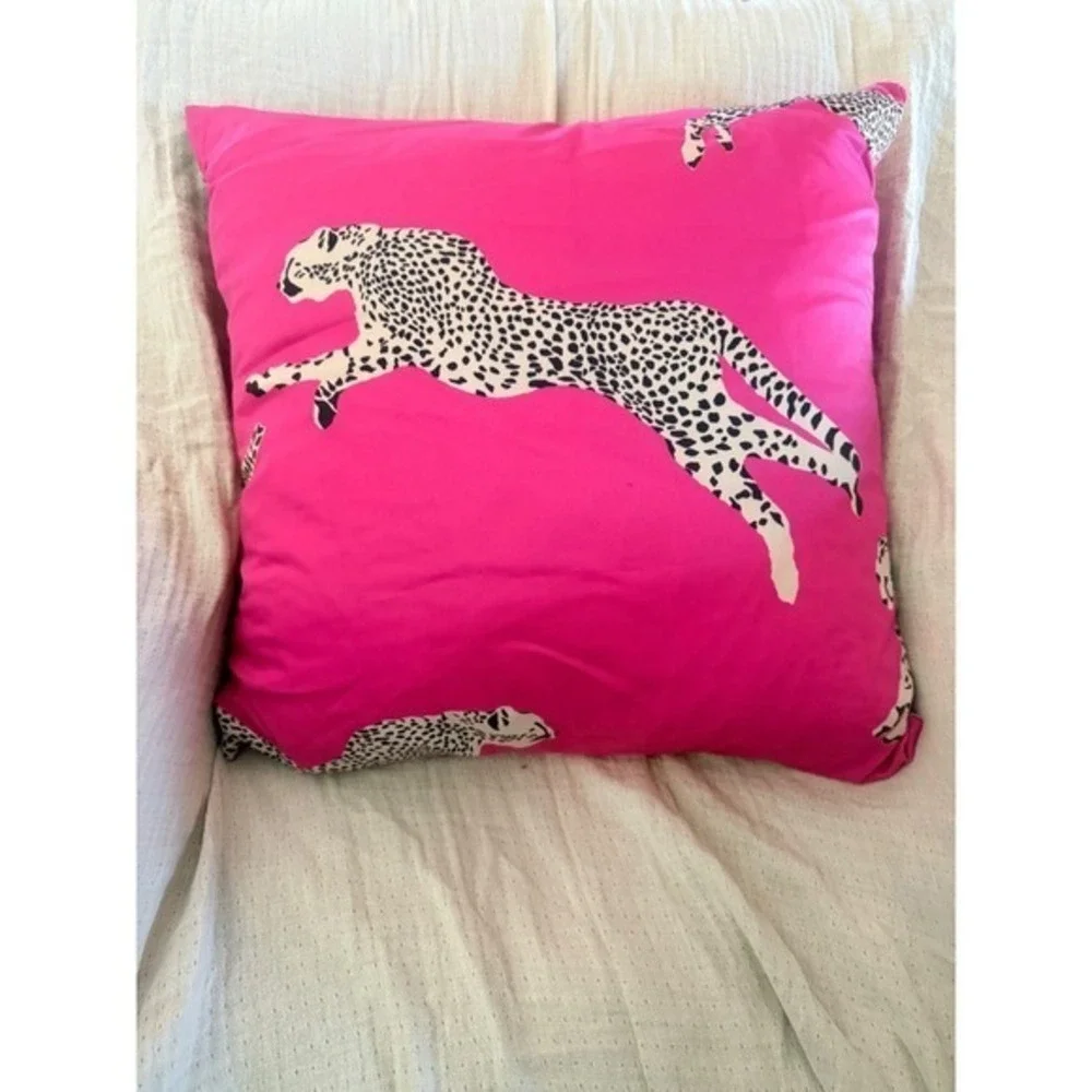 House of Scalamandre‎ LEAPING CHEETAH PILLOW Bubblegum Pink 22